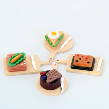 4 takım Dollhouse Minyatür Gıda Mini Tepsi Kızarmış Sosis Sandviç Modeli 1/6 Blythe Doll BJD Bebek Aksesuarları Oyuncaklar