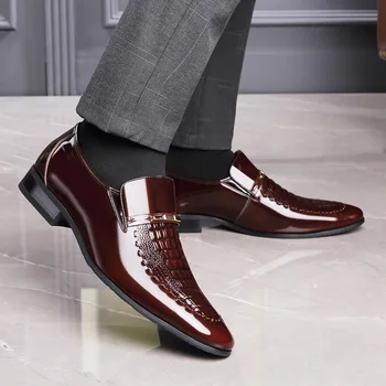 Erkek deri ayakkabı Patent Deri erkek resmi ayakkabı Sivri Burun Platformu Iş erkek mokasen ayakkabıları Yeni Artı Boyutu Zapatos De Vestir Hombre