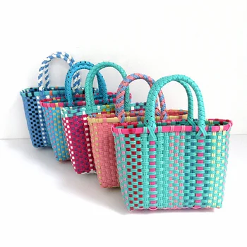 Küçük dokuma çanta, renkli plastik şerit, küçük kare çanta, cep değişimi, sevimli yaz plaj askılı çanta