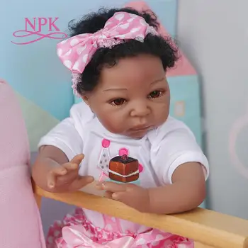 NPK 55 CM Afro-Amerikan kız yumuşak vücut 100 % el yapımı detaylı boyama koleksiyon sanat bebek yeniden doğmuş bebek