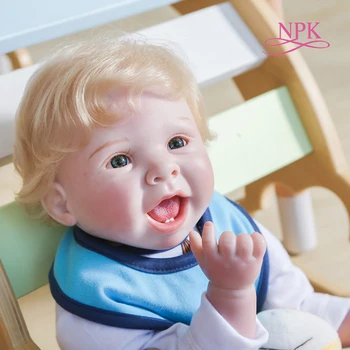 NPK Orijinal Tasarım 55 CM erkek oyuncak bebek Reborn Yumuşak Bez Vücut Topluca Yenidoğan Bebek Gerçekçi Gülümseyen Sevimli Yüz Gerçek Bebek Özel hediye