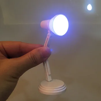 Yaratıcı Çok Fonksiyonlu 1/6 Ölçekli Beyaz LED masa lambası Modeli Mobilya Sıcak Oyuncaklar BJD Dollhouse Aksesuar Çocuklar Oyuncak Oyna Pretend
